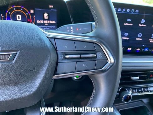 Used 2025 Chevrolet Suburban Z71 AWD/4WD image 21