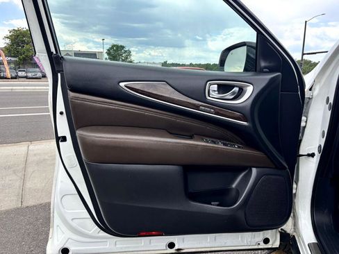 Used 2018 INFINITI QX60 Luxe w/ Deluxe Technology Package image 16