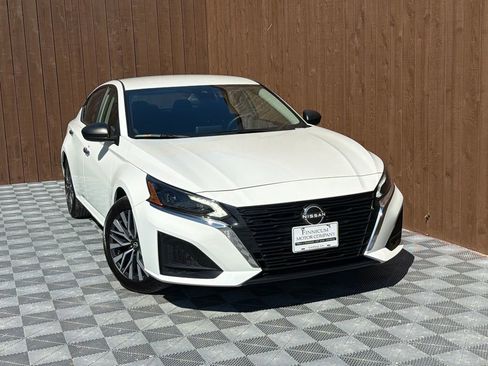 Used 2025 Nissan Altima 2.5 SV image 8