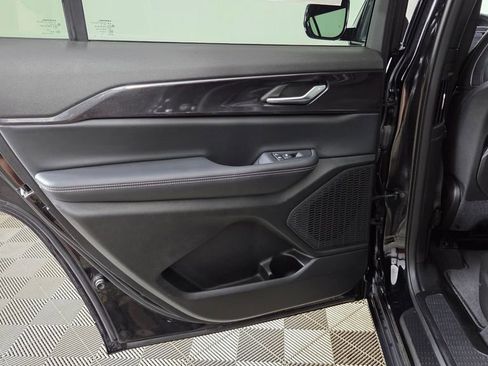 Used 2023 Jeep Grand Cherokee L Laredo AWD/4WD image 30