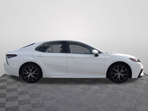 Used 2024 Toyota Camry SE FWD image 4