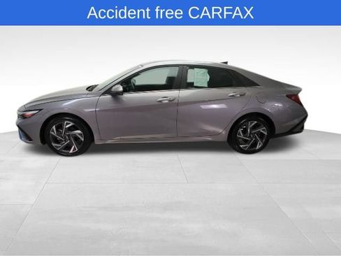 Used 2025 Hyundai Elantra SEL FWD image 4