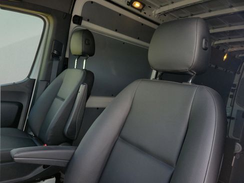 Used 2025 Mercedes-Benz Sprinter 2500 image 12