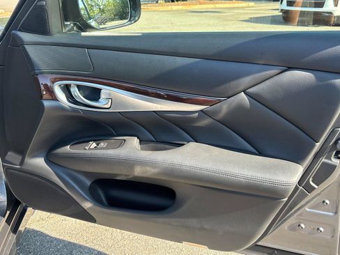Used 2015 INFINITI Q70 3.7 w/ Technology Package RWD image 39