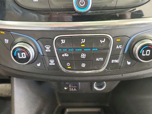 Used 2021 Chevrolet Traverse Premier AWD/4WD image 31
