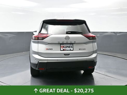 Used 2024 Nissan Rogue SV image 14