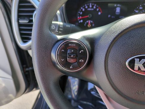 Used 2021 Kia Soul LX image 17