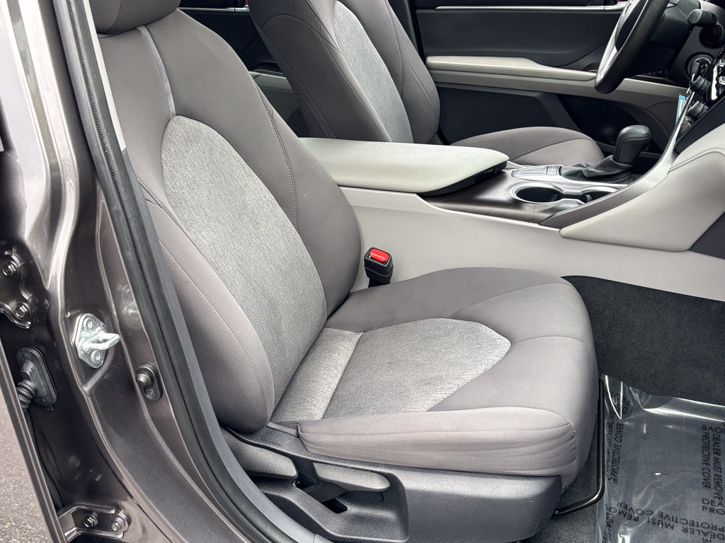 Used 2022 Toyota Camry LE FWD image 32