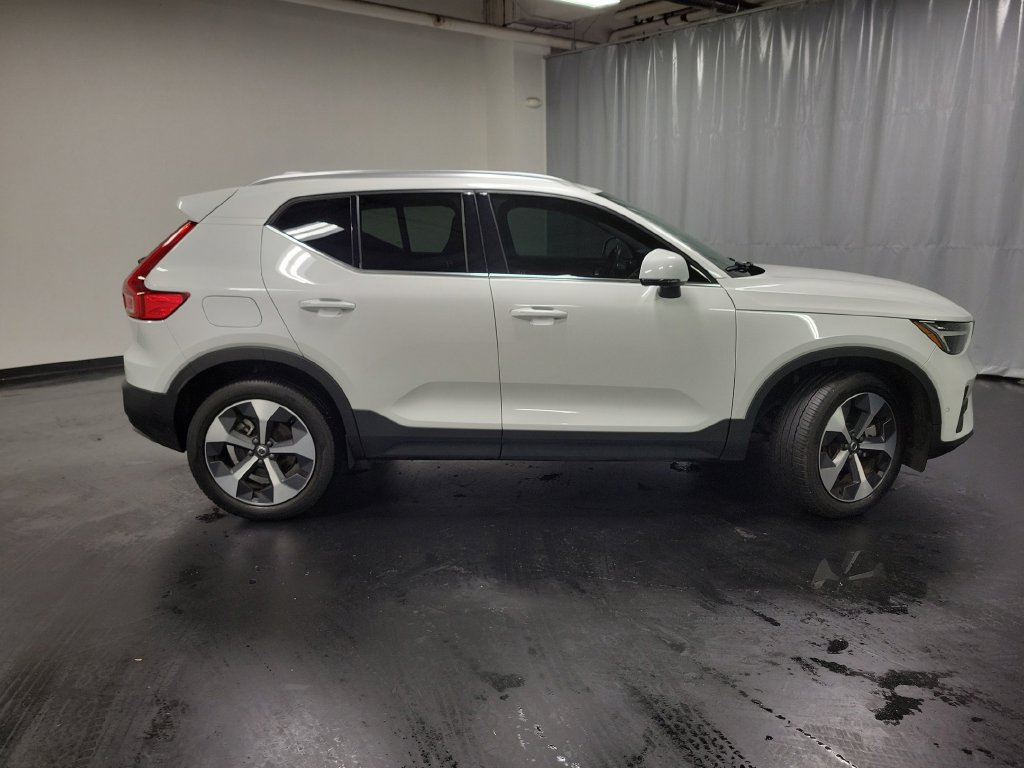 Used 2024 Volvo XC40 B5 Plus AWD/4WD image 10