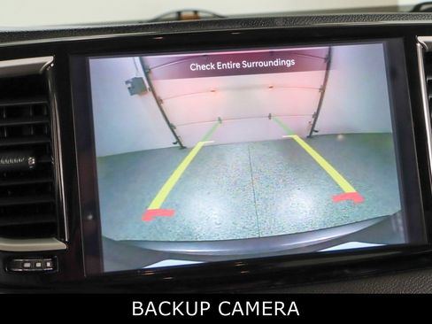 Used 2023 Chrysler Pacifica Touring-L FWD image 18