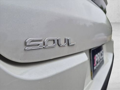 Used 2024 Kia Soul LX w/ Option Group 015 FWD image 12