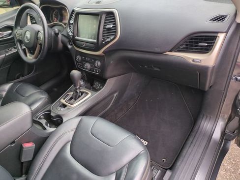 Used 2017 Jeep Cherokee High Altitude AWD/4WD image 19