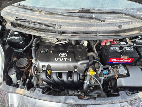 Used 2010 Toyota Yaris 2-Door Hatchback image 12