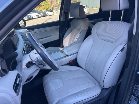 Used 2024 Hyundai Palisade Calligraphy image 11