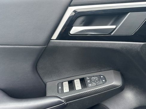 Used 2024 Mitsubishi Outlander SE image 13