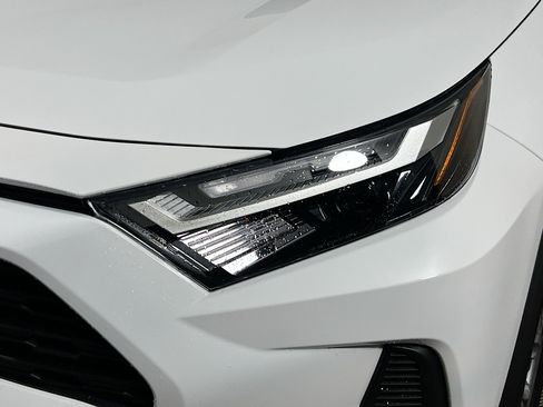 Used 2025 Toyota RAV4 LE image 12