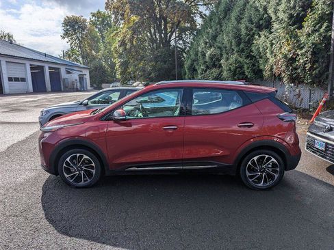Used 2023 Chevrolet Bolt EUV Premier FWD image 2
