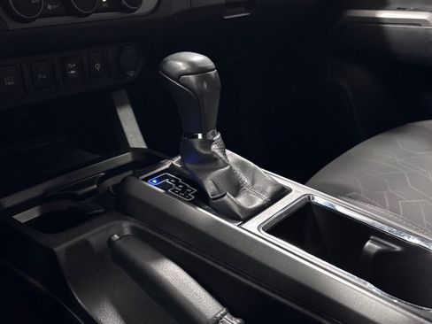 Used 2016 Toyota Tacoma TRD Sport AWD/4WD image 14