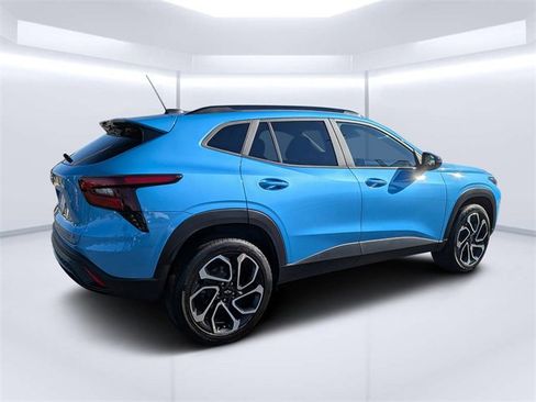 Used 2025 Chevrolet Trax RS image 3