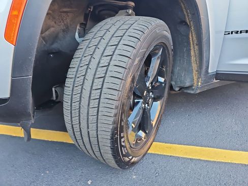 Certified 2023 Jeep Grand Cherokee L Laredo image 33