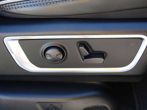 Used 2024 RAM 1500 Laramie AWD/4WD image 21