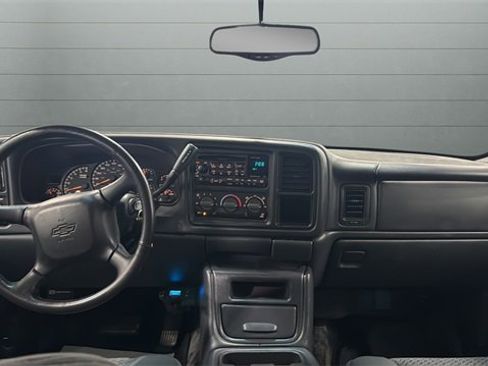 Used 2002 Chevrolet Avalanche 2500 image 10