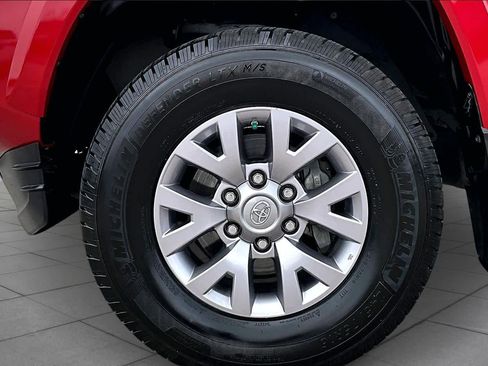 Used 2017 Toyota Tacoma SR5 image 11