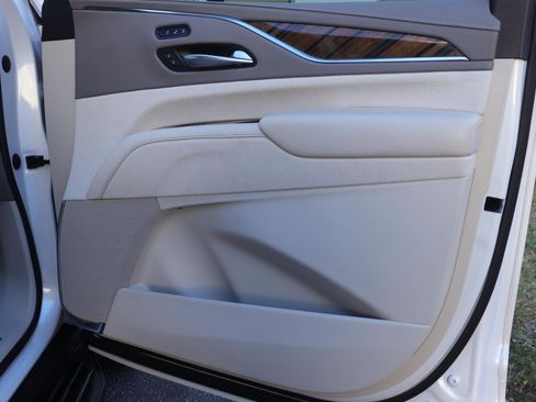 Used 2021 Cadillac Escalade Premium Luxury Platinum image 19