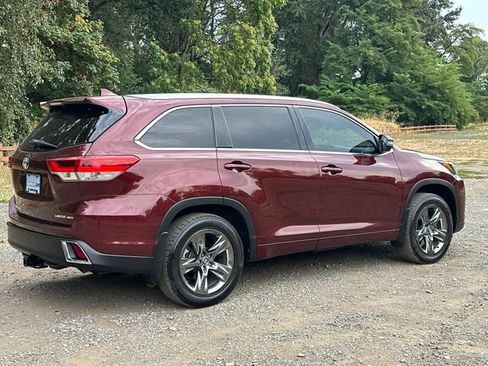 Used 2017 Toyota Highlander Limited Platinum AWD/4WD image 9