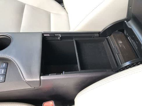 Used 2016 Toyota Avalon XLE Premium FWD image 32