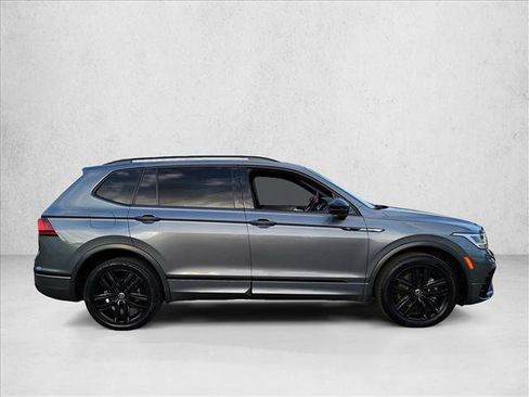 Used 2022 Volkswagen Tiguan SE R-Line FWD image 4