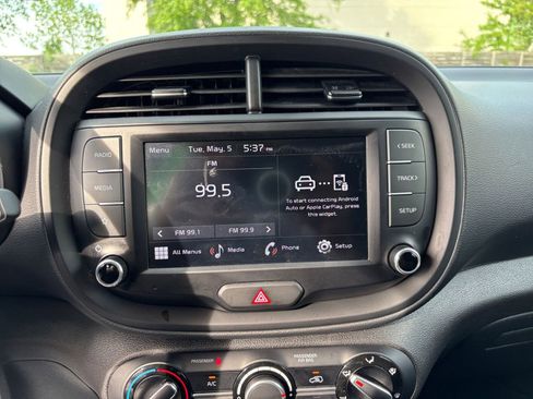 Used 2025 Kia Soul LX w/ LX Technology Package FWD image 21