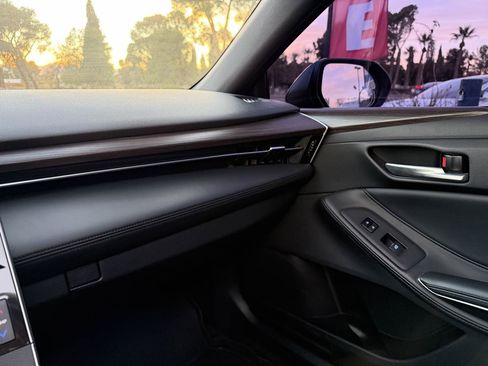 Used 2019 Toyota Avalon XLE w/ Moonroof Package image 18