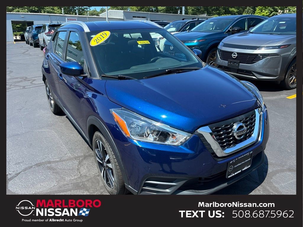 Used 2019 Nissan Kicks SV FWD image 1