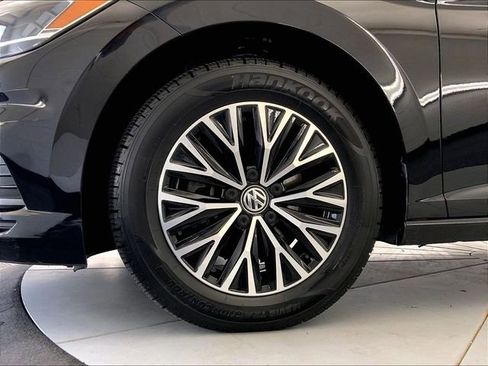 Used 2019 Volkswagen Jetta SE w/ Cold Weather Package FWD image 9