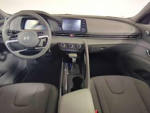 Used 2025 Hyundai Elantra SE FWD image 16
