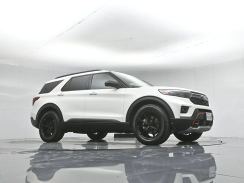Used 2022 Ford Explorer Timberline AWD/4WD image 3