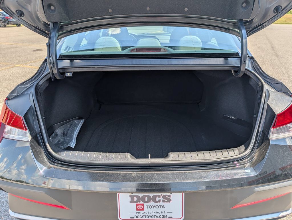 Used 2024 Hyundai Elantra SEL FWD image 30