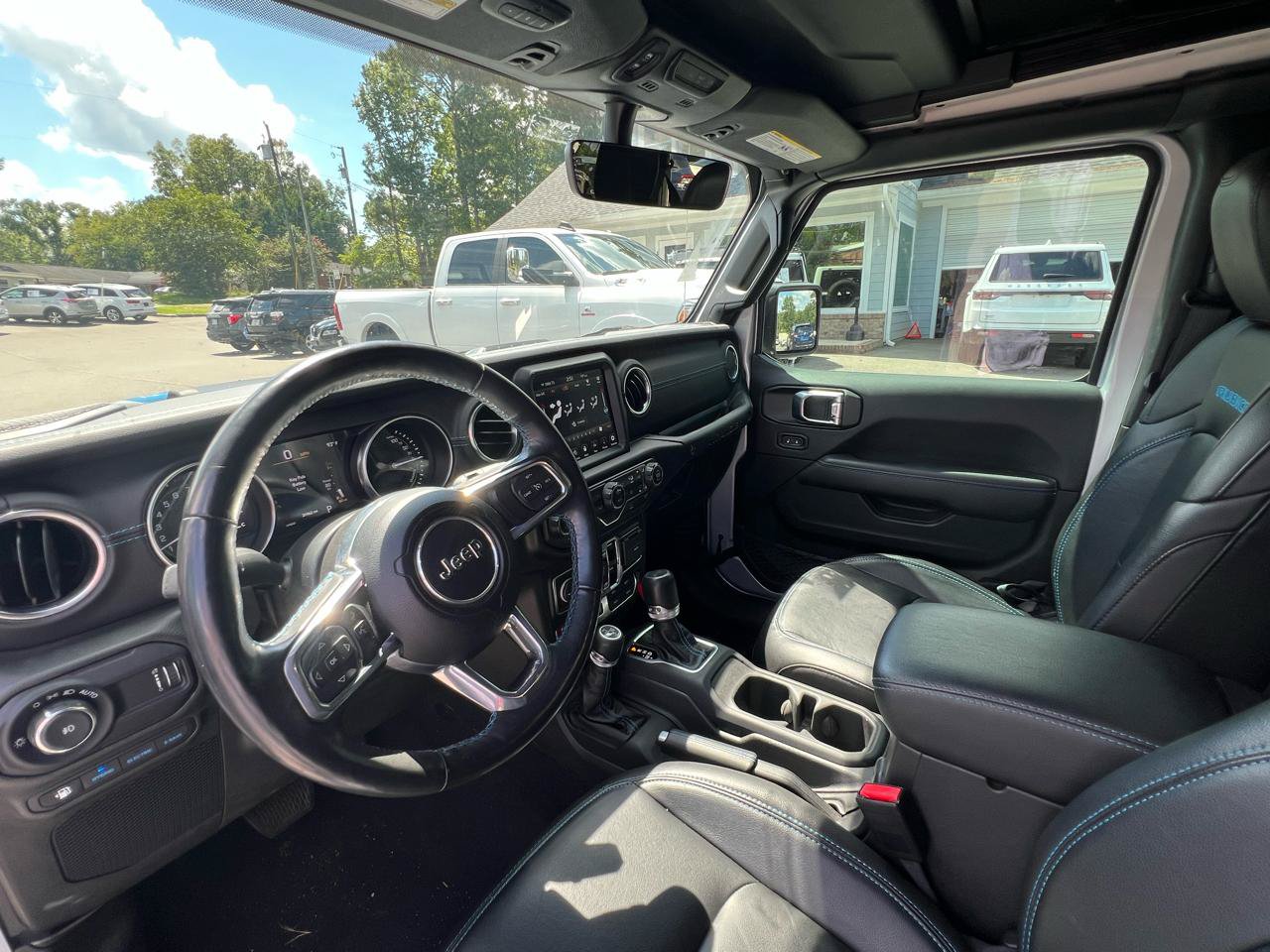 Used 2023 Jeep Wrangler Unlimited Rubicon 4xe w/ Cold Weather Group AWD/4WD image 9