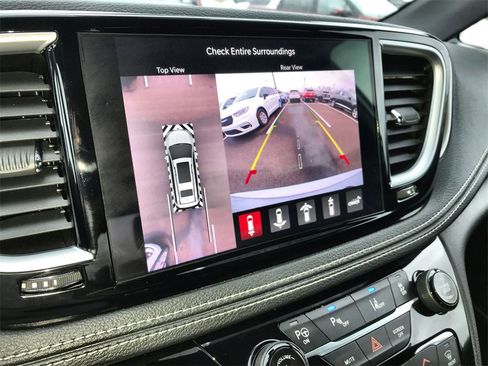 Used 2023 Chrysler Pacifica Limited w/ S Appearance Package image 17