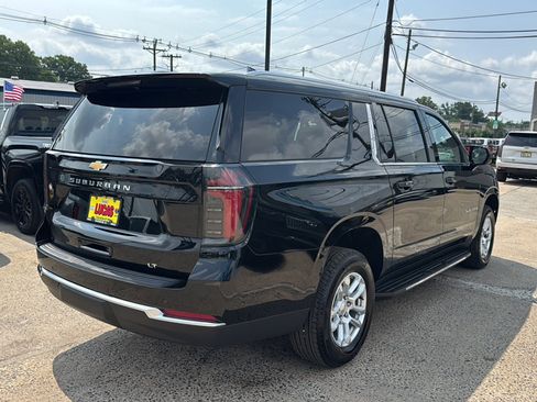 Used 2026 Chevrolet Suburban LT AWD/4WD image 5