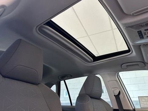 Certified 2021 Toyota RAV4 XLE w/ Convenience Package AWD/4WD image 21