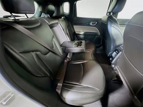 Used 2025 Jeep Compass Limited image 24