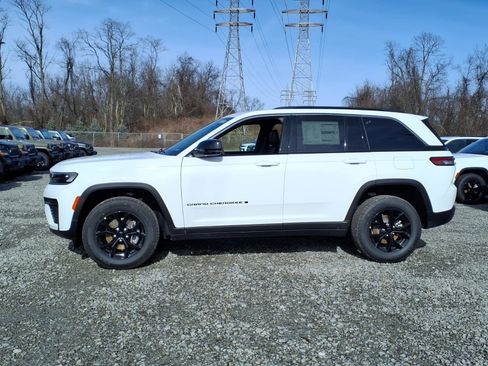 New 2026 Jeep Grand Cherokee Altitude AWD/4WD image 2