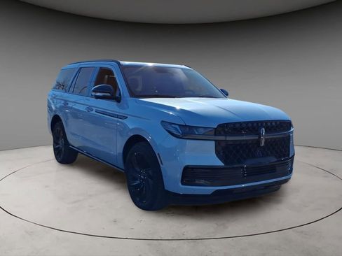 New 2025 Lincoln Navigator Reserve w/ Jet Appearance Package AWD/4WD image 13