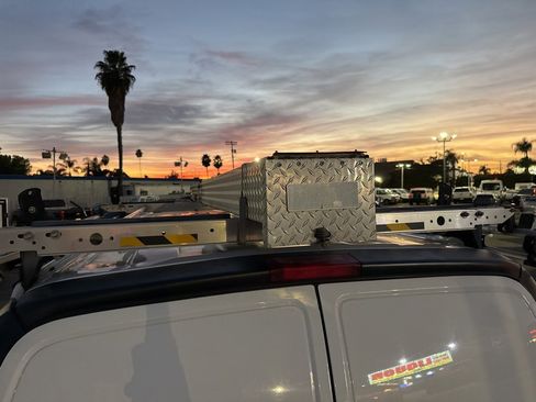 Used 2018 Chevrolet Express 2500 Extended image 5