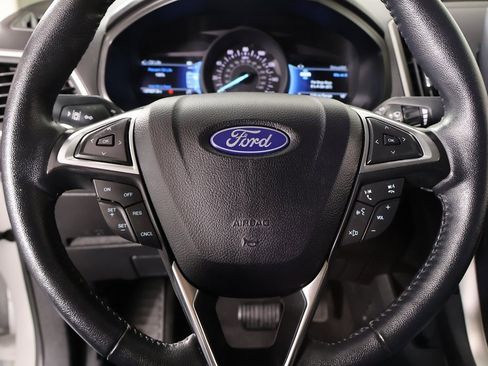 Used 2024 Ford Edge SEL image 3