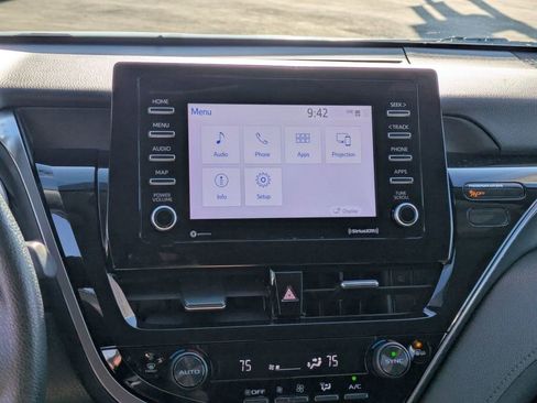 Used 2022 Toyota Camry LE image 10