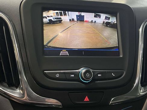 Used 2020 Chevrolet Equinox LS AWD/4WD image 18