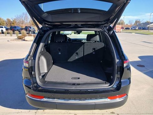 New 2025 Jeep Grand Cherokee Limited w/ Luxury Tech Group II AWD/4WD image 16